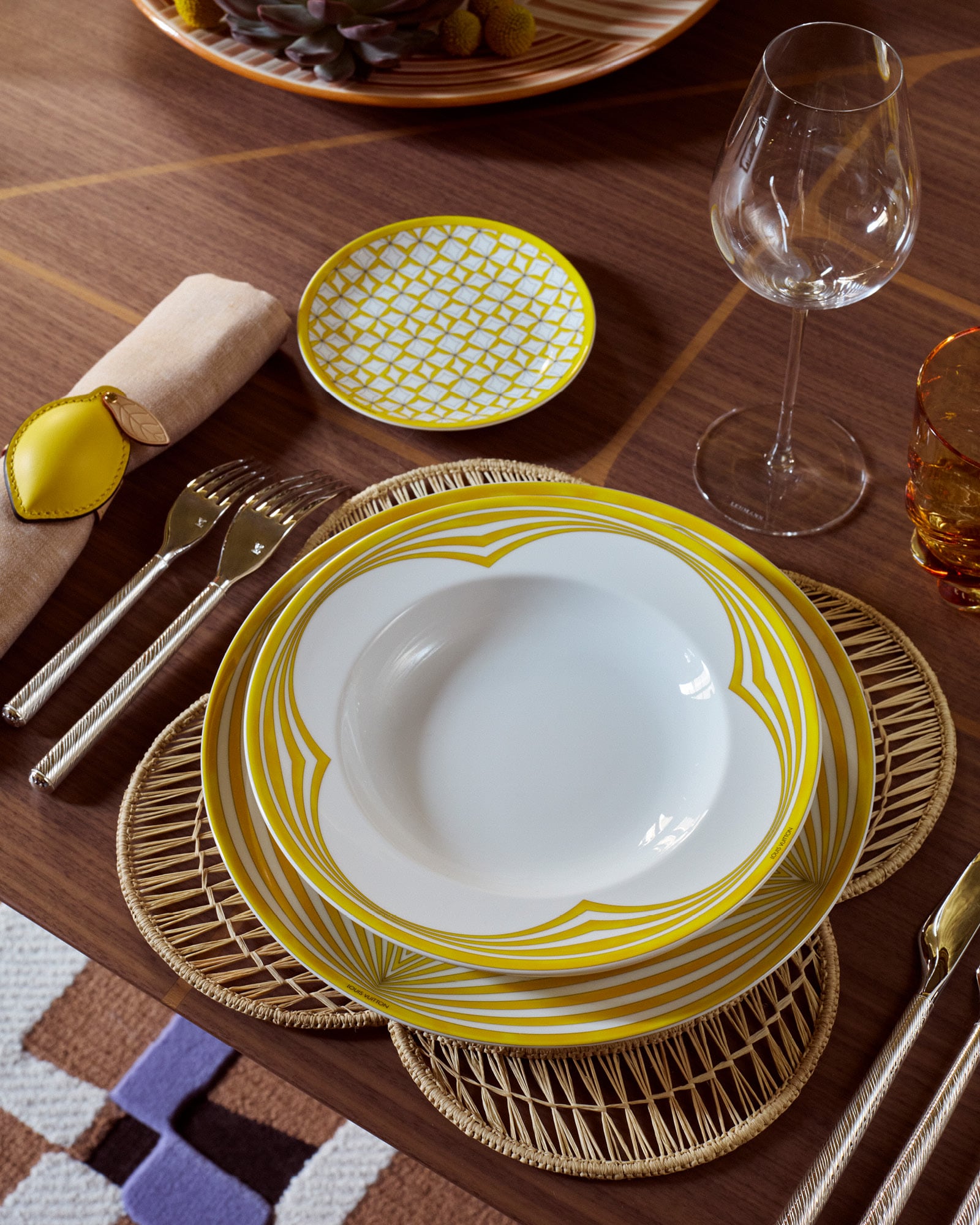 トランク、トラベル＆ホーム テーブルウェア - モノグラム フラワー